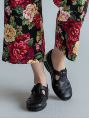 SAS/ROAM Black EZ Strap Loafer